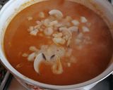 Foto del paso 2 de la receta: Alubias con anillas de calamar y mejillones