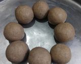 A picture of step 3 of Ragi roti.