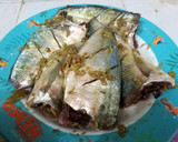 Foto langkah ke 4 dari resep Ikan Kembung Goreng.