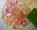 Foto langkah ke 3 dari resep Tumis bawang merah.