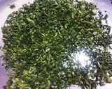 કોથમીર ની સુકવણી(Kothamir Sukavani Recipe In Gujarati) રેસીપી સ્ટેપ1ફોટો