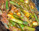 A picture of step 5 of Karahi bhindi.
