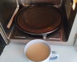 Foto del paso 2 de la receta: Café CON LECHE, 1 REBANADA DE PAN CON 1 LONCHA DE PAVO Y 1 MANZANA