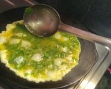 A picture of step 2 of Palak bread omelete.