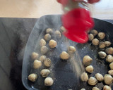 Foto del paso 1 de la receta: Berberechos a la plancha con sal marina y pimienta