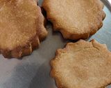 A picture of step 4 of Sindhi gach (fried cookie).