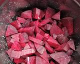 A picture of step 1 of Beetroot and jaggery halwa.