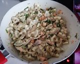 Foto del paso 3 de la receta: Pasta con salmón y espárragos trigueros