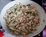 Foto del paso 3 de la receta: Pasta con salmón y espárragos trigueros
