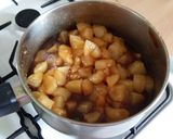 A picture of step 3 of Vickys Caramel Apple Pie, GF DF EF SF NF.