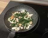 Foto del paso 3 de la receta: Salmón con setas y salsa de trufa