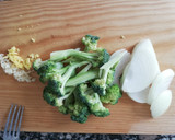 Foto del paso 3 de la receta: Fideos salteados con pollo y brócoli