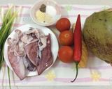 Hình bước làm 1 của món Canh thơm, cà chua chung sống cùng mực