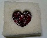 A picture of step 3 of Easy☆Cute Die-Cut Sandwiches♪.