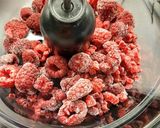 Une image de l'étape 1 de Crème glacée express aux framboises.
