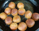 A picture of step 6 of Bread Gulab Jamun.