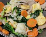 Foto langkah ke 3 dari resep Capcay Sayur Tofu Bakso.
