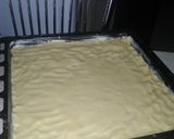A picture of step 5 of Cake with jam and grated dough.