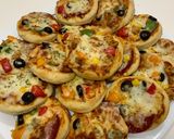 صورة لخطوة 5 من وصفة ميني بيتزا مشكله 🍕🍕
