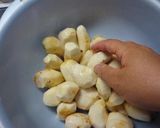 A picture of step 1 of Chinese-Style Simmered Dish With Star Anise and Ginger.