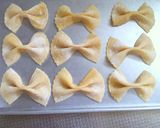 A picture of step 7 of Farfalle Prawn Cream Sauce.