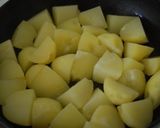 A picture of step 1 of Simple and Quick Western-Style Boiled Potato Tumbles.