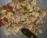 Foto langkah ke 2 dari resep Ayam Cha Brokoli dan Jamur Tiram.