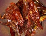 Foto del paso 2 de la receta: Tortitas de Camarón en salsa guajillo con nopales
