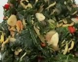 Foto langkah ke 4 dari resep Daun Singkong Oseng Teri.