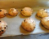 A picture of step 10 of Irmgards Raisin Vanilla Scones ☺.