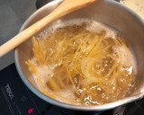 Foto del paso 10 de la receta: Espaguetis con bechamel marinera(de aprovechamiento)