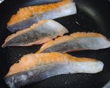 A picture of step 2 of Lightly Flavored Fried and Simmered Salmon with Plenty of Sake.