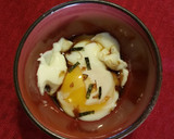 A picture of step 1 of Tsukimi Udon.