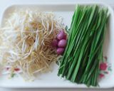 Hình bước làm 1 của món Huyết HEO xào giá hẹ