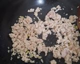 Foto langkah ke 3 dari resep Pad Kra Pao (Ayam tumis kemangi ala Thailand).