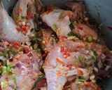 Foto langkah ke 4 dari resep Ayam Kukus Daun Pisang*.