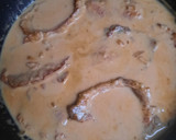 Foto del paso 4 de la receta: Cinta de lomo adobado al ajillo con salsa de vino y nata