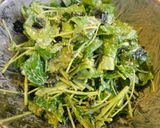 A picture of step 3 of Easy Mitsuba and Nori Seaweed Salad.