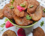 A picture of step 4 of Water chestnut potato fritters.