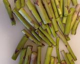 Foto del passaggio 1 della ricetta Uova ripiene agli #asparagi