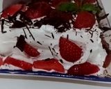 Pas rețetă Tort rapid cu cremă ganache, frișca și capşuni 6 fotografie