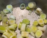Foto del paso 2 de la receta: Crema de puerro y calabacín