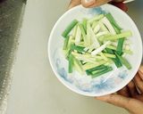 Foto langkah ke 2 dari resep Cara Masak Orak Arik Telur Wortel Saus Tiram.