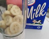Foto langkah ke 1 dari resep Banana Smoothie.