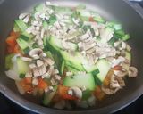 Foto del paso 2 de la receta: Rulos de calabacín rellenos