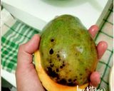 Foto langkah ke 2 dari resep Cooking Hacks - Cara Cepat Kupas Mangga.