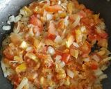 Foto del paso 1 de la receta Macarrones con salchichas de pavo, tomate y queso 🍝