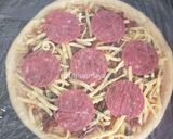 Foto langkah ke 8 dari resep Pepperoni Pizza.