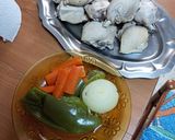 Foto del paso 2 de la receta: Caldo de pollo (Para aprovechar el pollo, verdura y caldo)