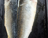 Foto del paso 2 de la receta: Lubina a la espalda con verduritas
